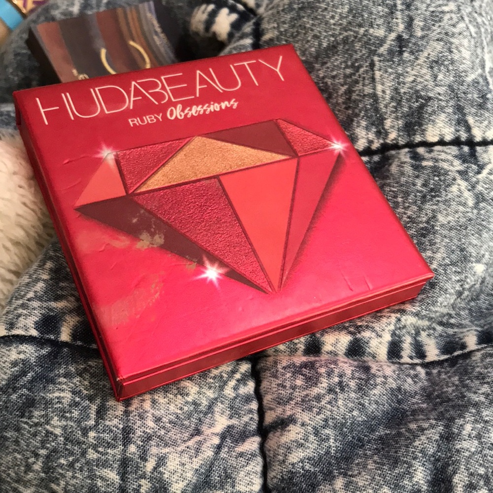 Huda beauty RUBY Obsessions eyeshadow pallet